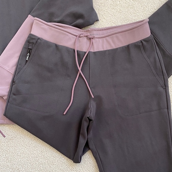 Athleta Hermosa Two-Tone Athleisure Set - Picture 3 of 15